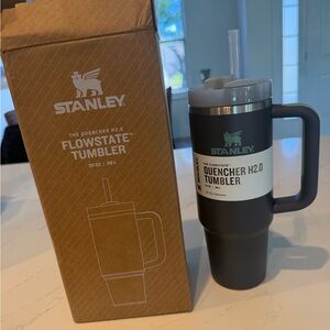 Stanley Charcoal and Silver Quencher H2.0 FlowState Tumbler with Handle
